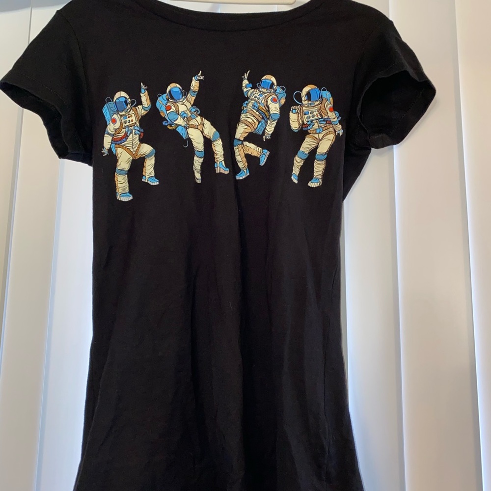 Graphic tee